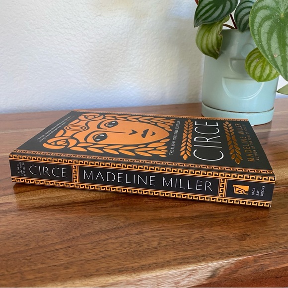 Circe by Madeline Miller, Paperback - Picture 7 of 7